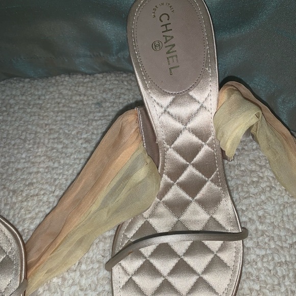 Authentic vintage Chanel heels - Picture 4 of 6